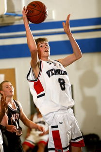 kaiyun体育app-替补球员是否在关键比赛表现更专注稳定，替补球员应从什么位置入场