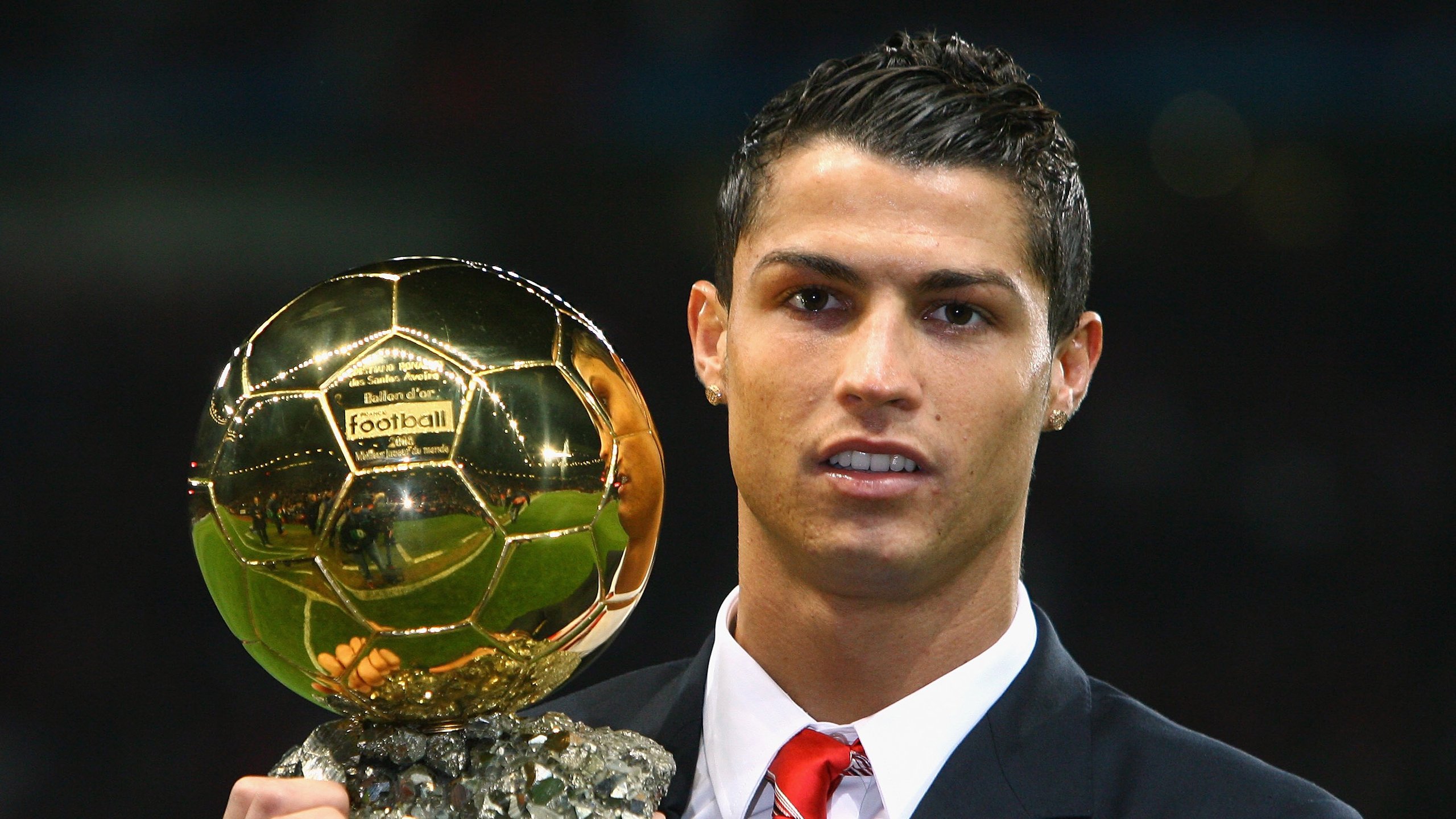 五大联赛是否推进反向控球思维重塑中场结构，反向投球